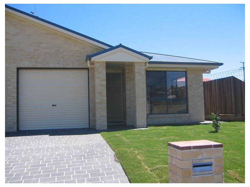 2/63 Luck Street, Darling Heights QLD 4350