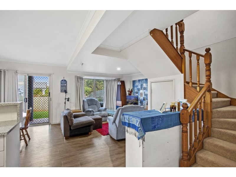 2/247 Herries Street, Newtown QLD 4350