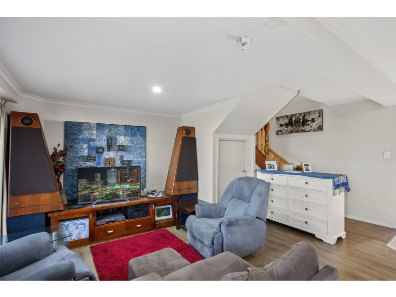 2/247 Herries Street, Newtown QLD 4350