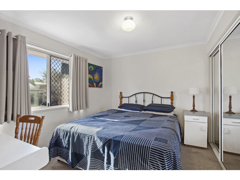2/247 Herries Street, Newtown QLD 4350