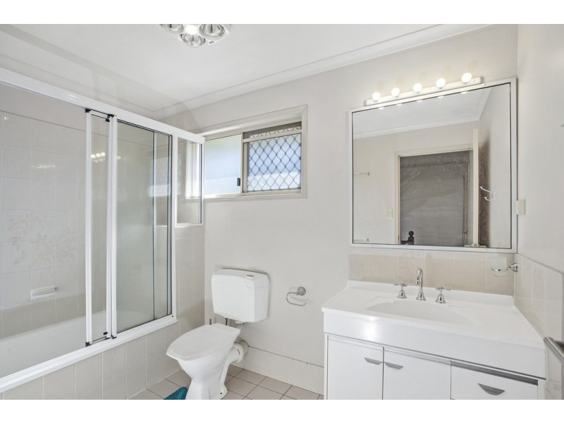 2/247 Herries Street, Newtown QLD 4350