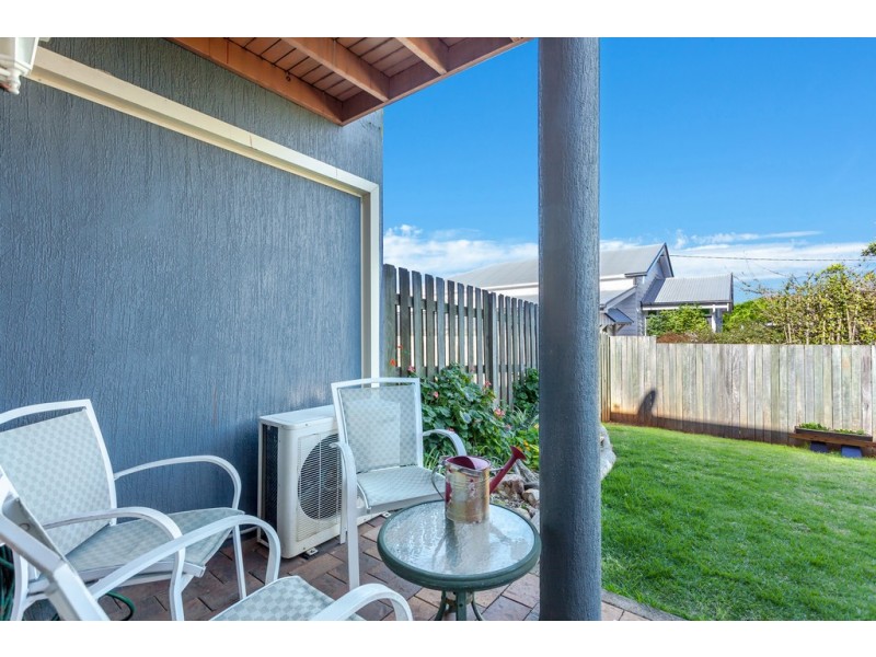 2/247 Herries Street, Newtown QLD 4350