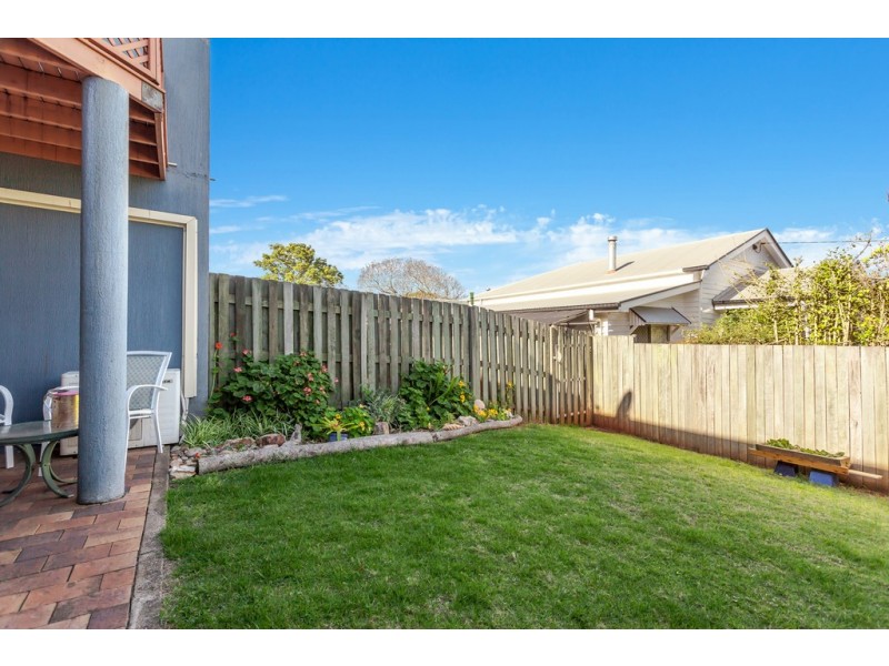 2/247 Herries Street, Newtown QLD 4350