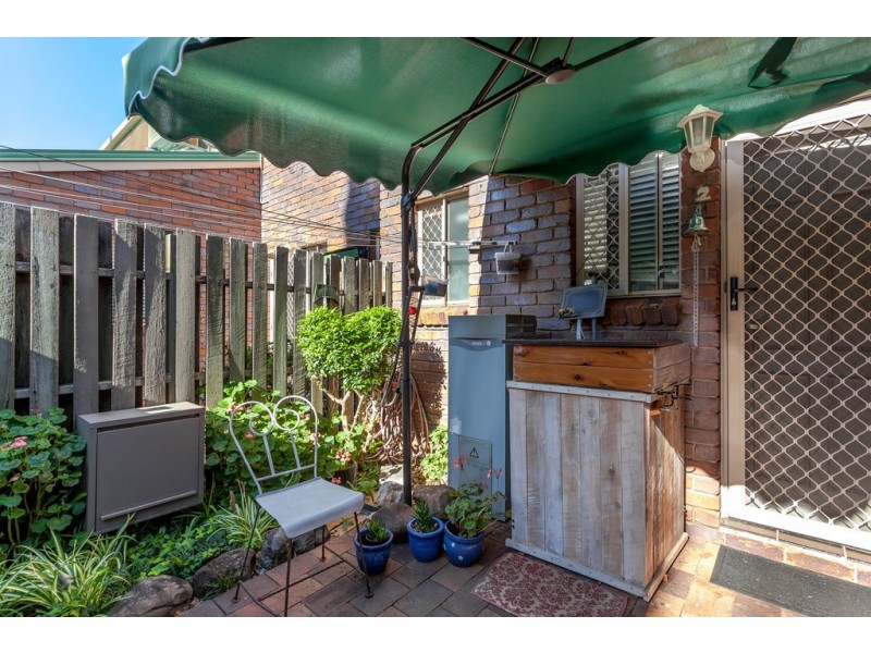 2/247 Herries Street, Newtown QLD 4350