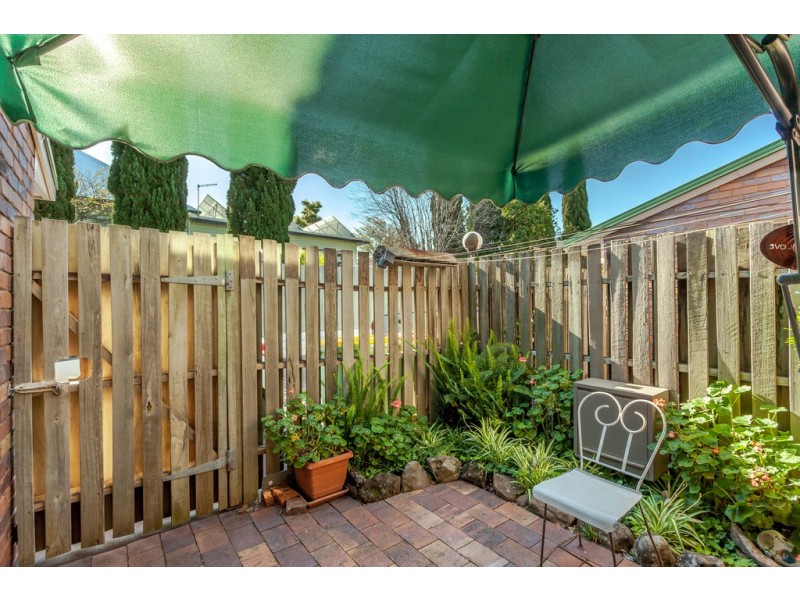 2/247 Herries Street, Newtown QLD 4350