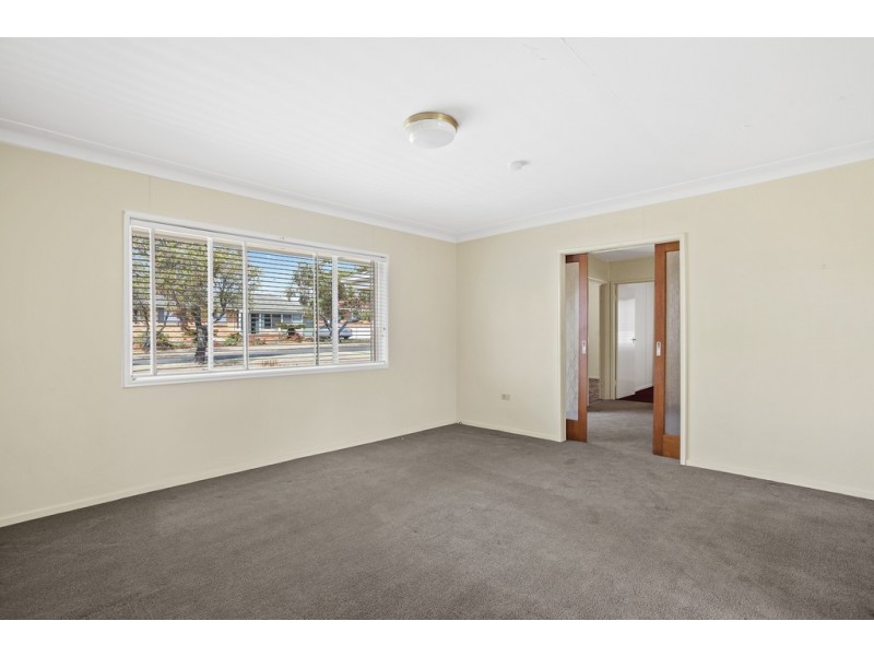 11 Canberra Street, Harristown QLD 4350