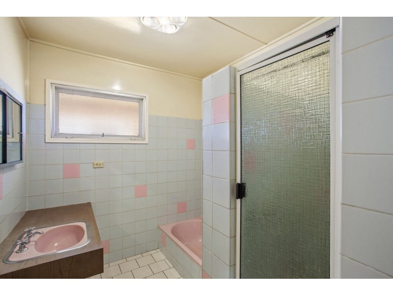 11 Canberra Street, Harristown QLD 4350