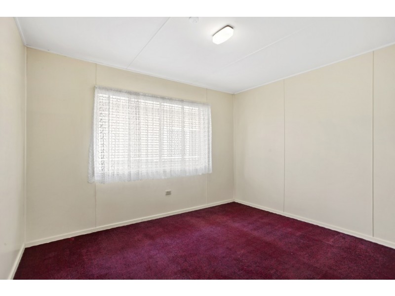 11 Canberra Street, Harristown QLD 4350