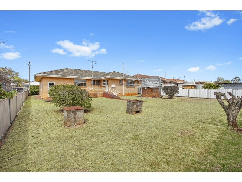 11 Canberra Street, Harristown QLD 4350
