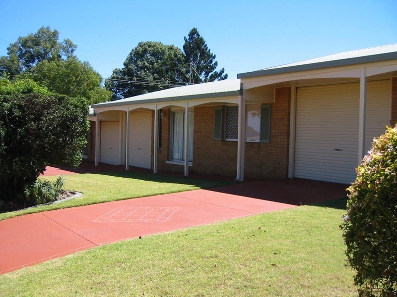 2/270 Geddes Street, Centenary Heights QLD 4350