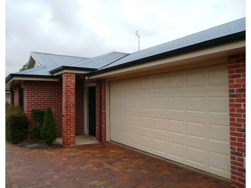 2/349 West Street, Harristown QLD 4350