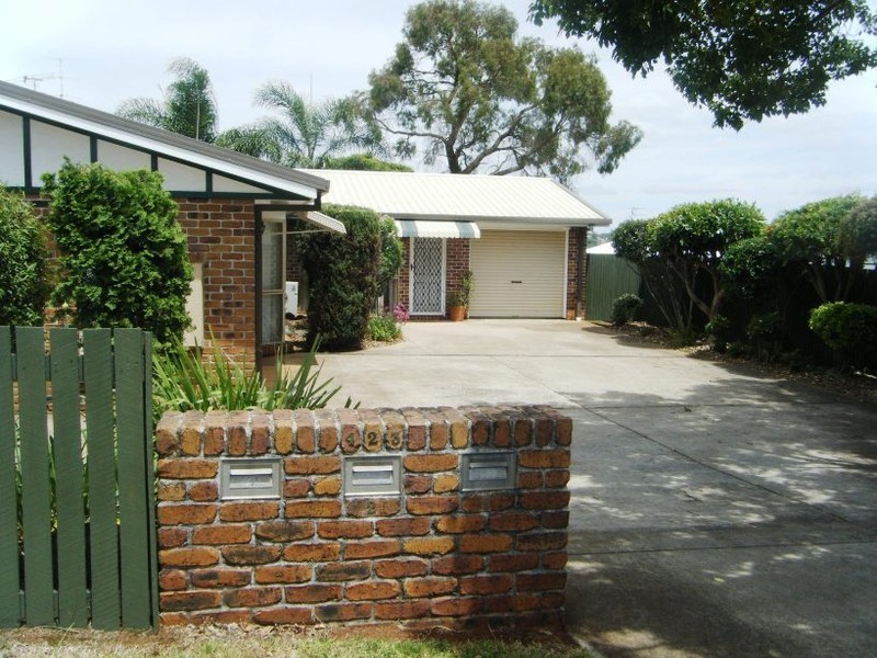 2/423 Hume Street, Kearneys Spring QLD 4350