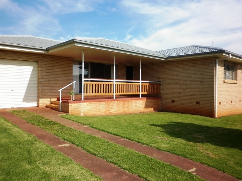 194 Mackenzie Street, Rangeville QLD 4350