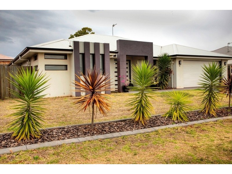 18 McCallum Court, Middle Ridge QLD 4350