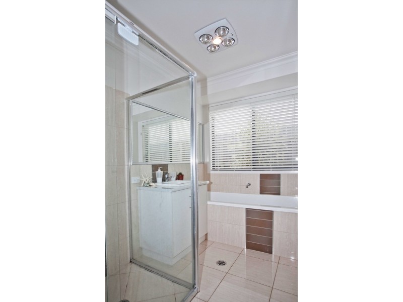 18 McCallum Court, Middle Ridge QLD 4350