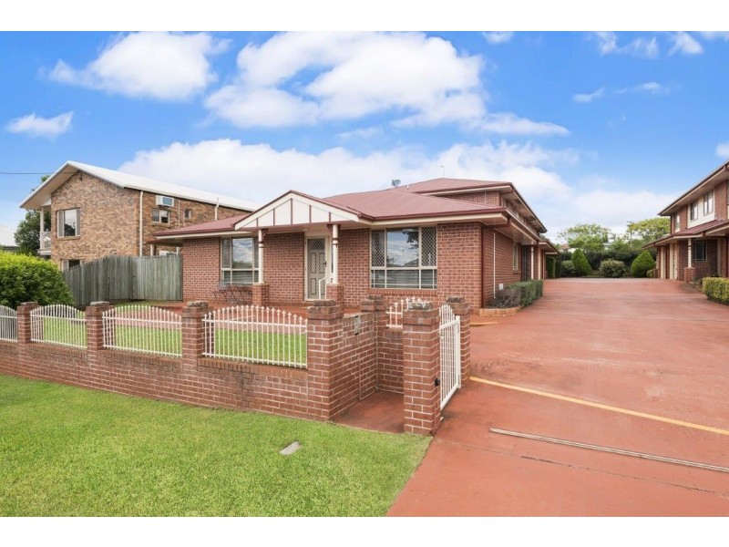 4/4 O’Quinn Street, Harristown QLD 4350