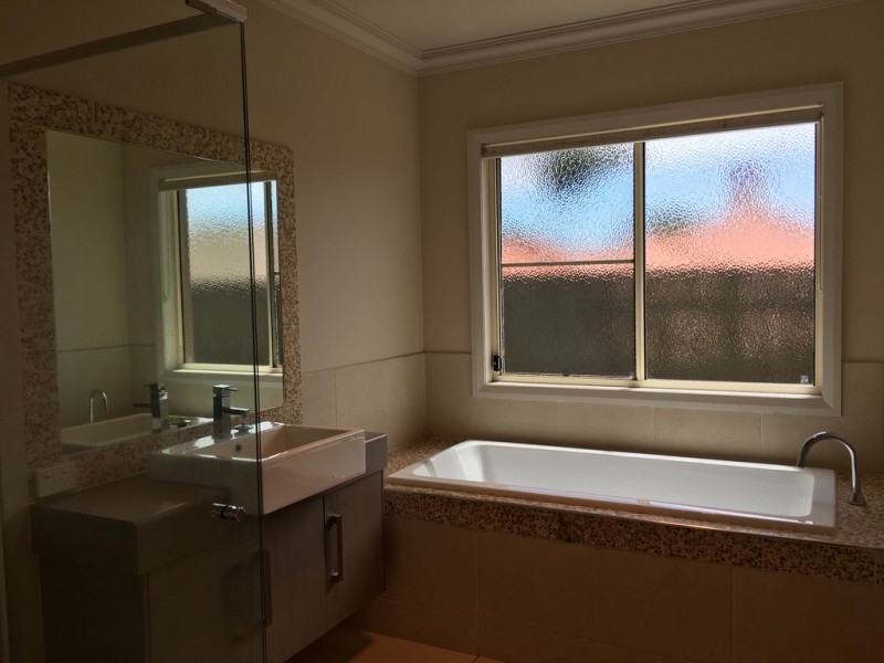 15 McCallum Court, Middle Ridge QLD 4350