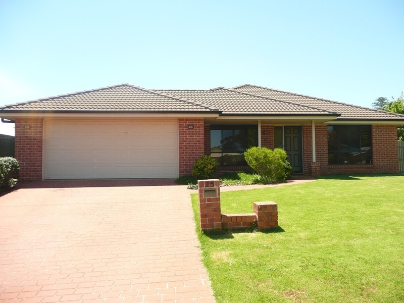 25 Ravenscourt Street, Centenary Heights QLD 4350