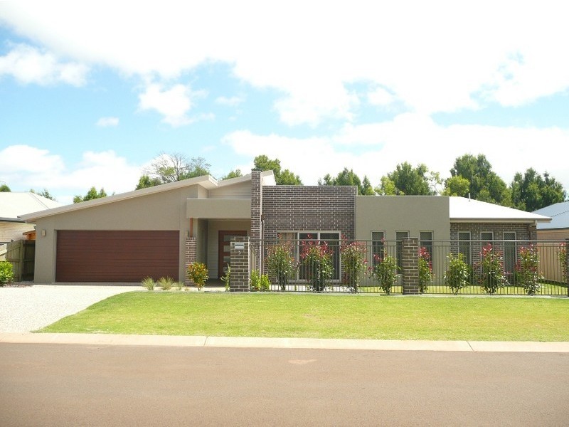 3 Pugh Street, Middle Ridge QLD 4350