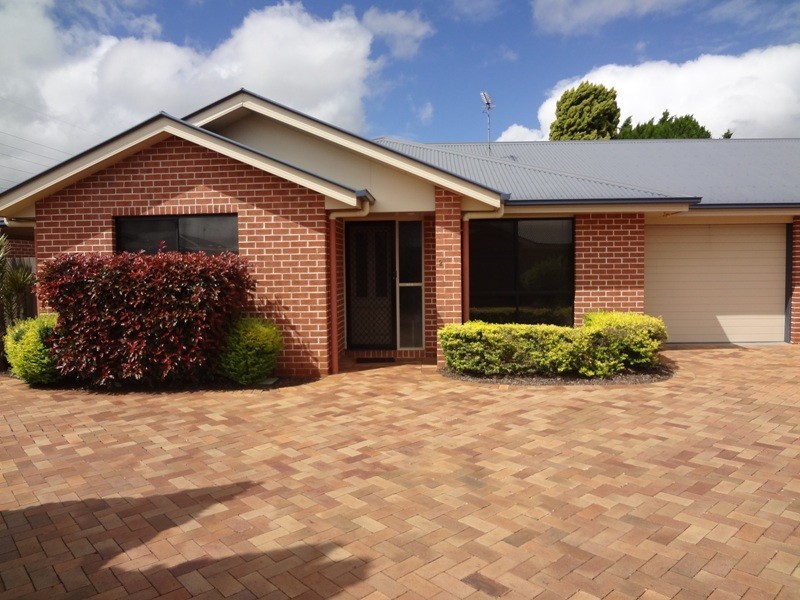 2/93 Kearney Street, Kearneys Spring QLD 4350