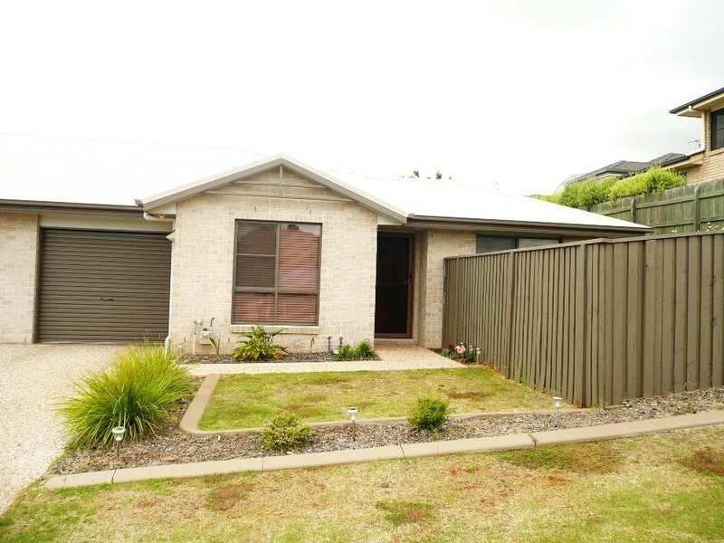 1/13 Samuel Court, Darling Heights QLD 4350