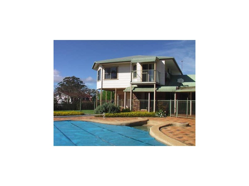 8 Glencoe Court, Middle Ridge QLD 4350