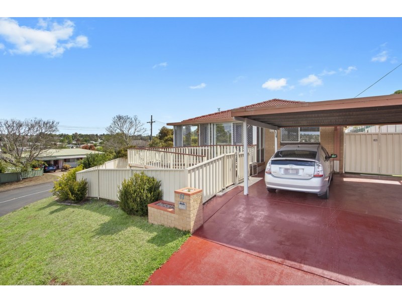 17 Gordon Avenue, Rockville QLD 4350