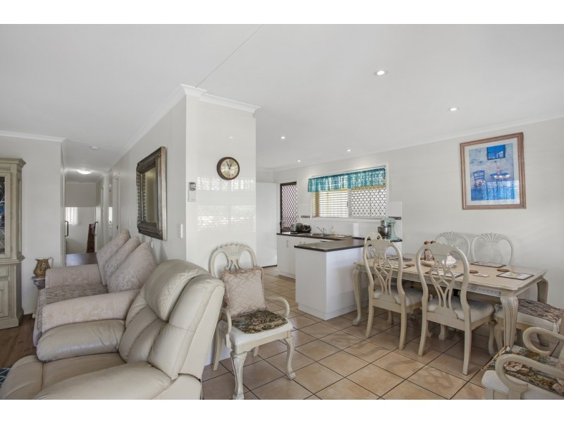 17 Gordon Avenue, Rockville QLD 4350