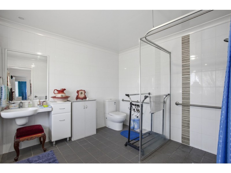 17 Gordon Avenue, Rockville QLD 4350