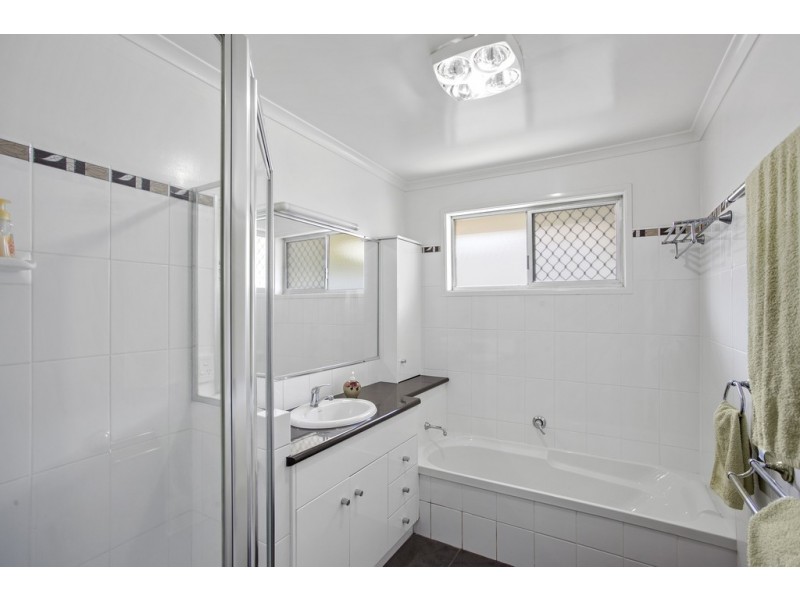 17 Gordon Avenue, Rockville QLD 4350