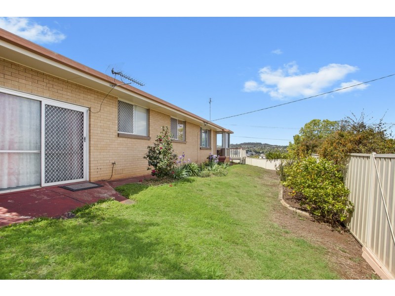 17 Gordon Avenue, Rockville QLD 4350