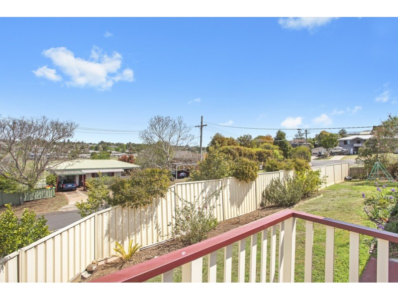 17 Gordon Avenue, Rockville QLD 4350