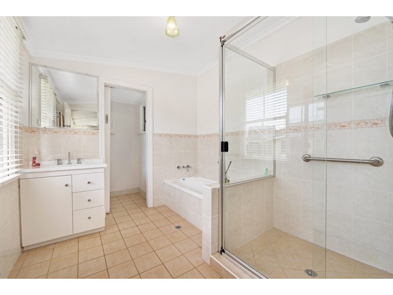 128 Taylor Street, Newtown QLD 4350