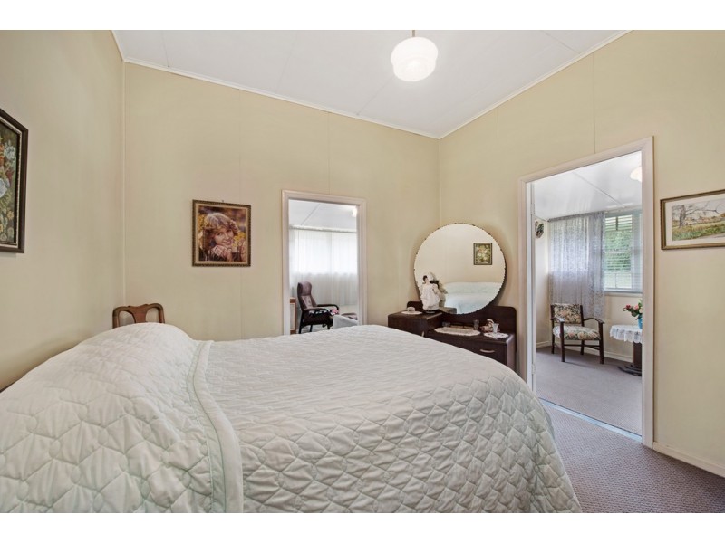 128 Taylor Street, Newtown QLD 4350