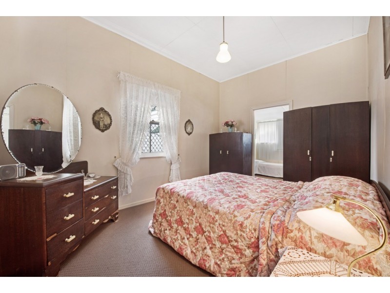 128 Taylor Street, Newtown QLD 4350