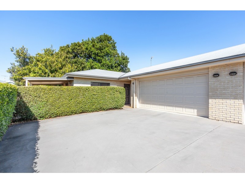 1/8A Derwak Street, Harristown QLD 4350