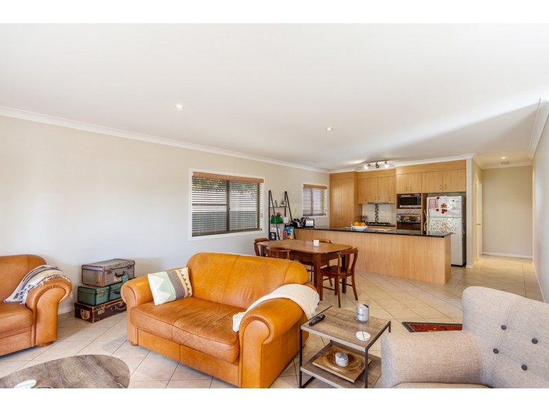 1/8A Derwak Street, Harristown QLD 4350