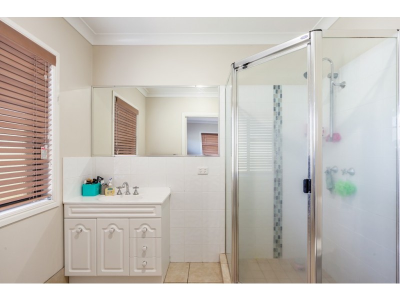 1/8A Derwak Street, Harristown QLD 4350