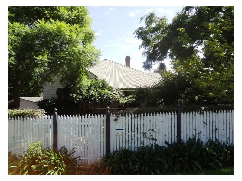 1 Hughes Street, Centenary Heights QLD 4350