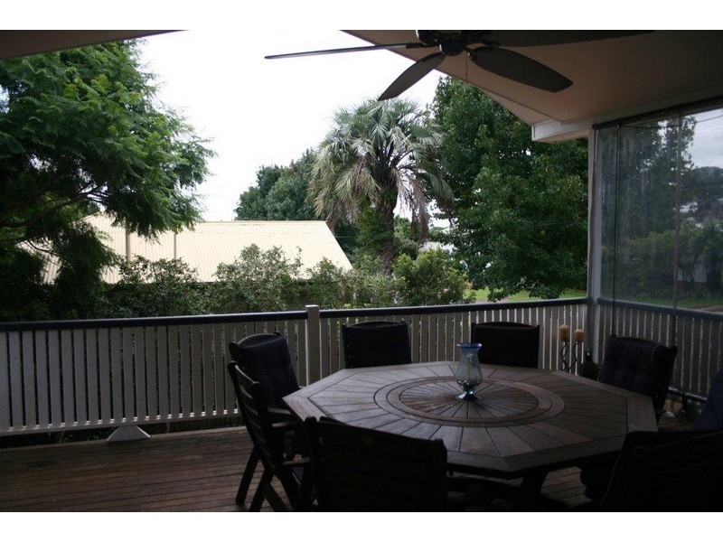 1 Hughes Street, Centenary Heights QLD 4350