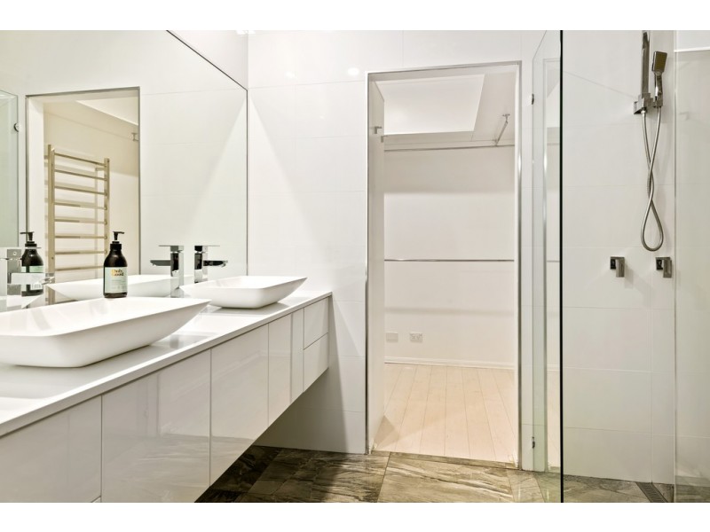 22 Murphys Creek Road, Blue Mountain Heights QLD 4350