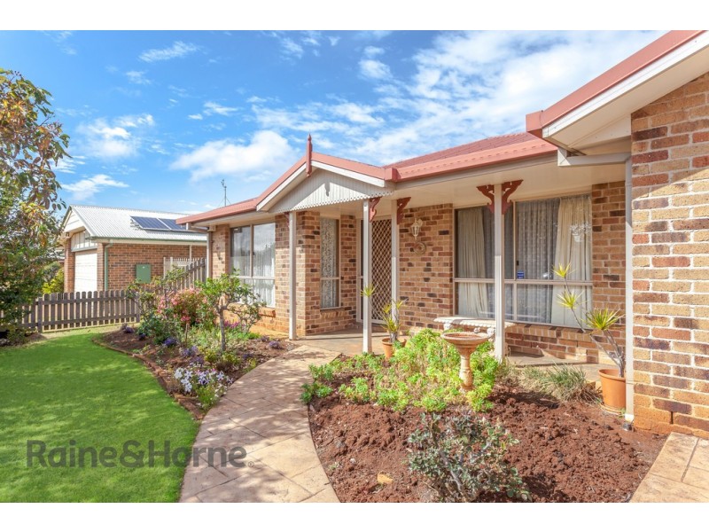 24 Carmen Street, Kearneys Spring QLD 4350