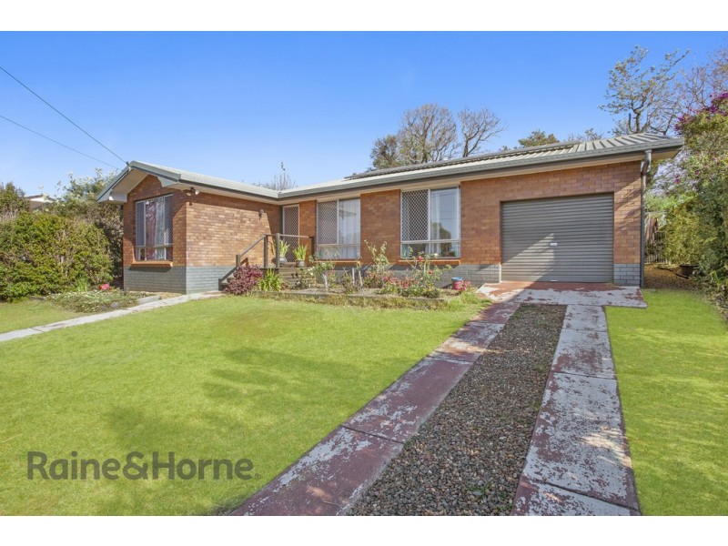 18 Chopin Street, Rockville QLD 4350