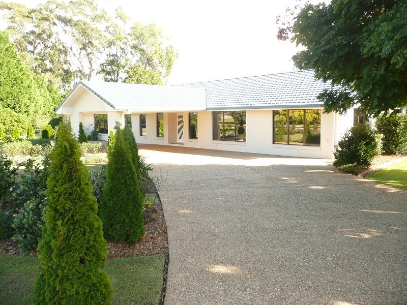 7 Golf Course Drive, Middle Ridge QLD 4350