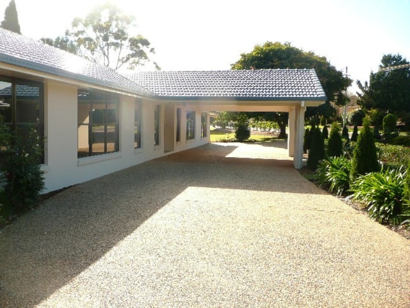 7 Golf Course Drive, Middle Ridge QLD 4350