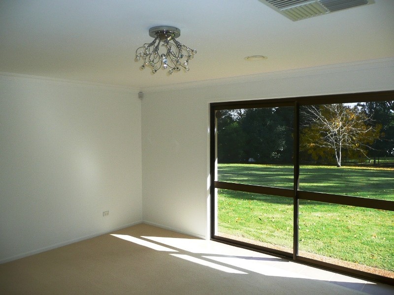 7 Golf Course Drive, Middle Ridge QLD 4350