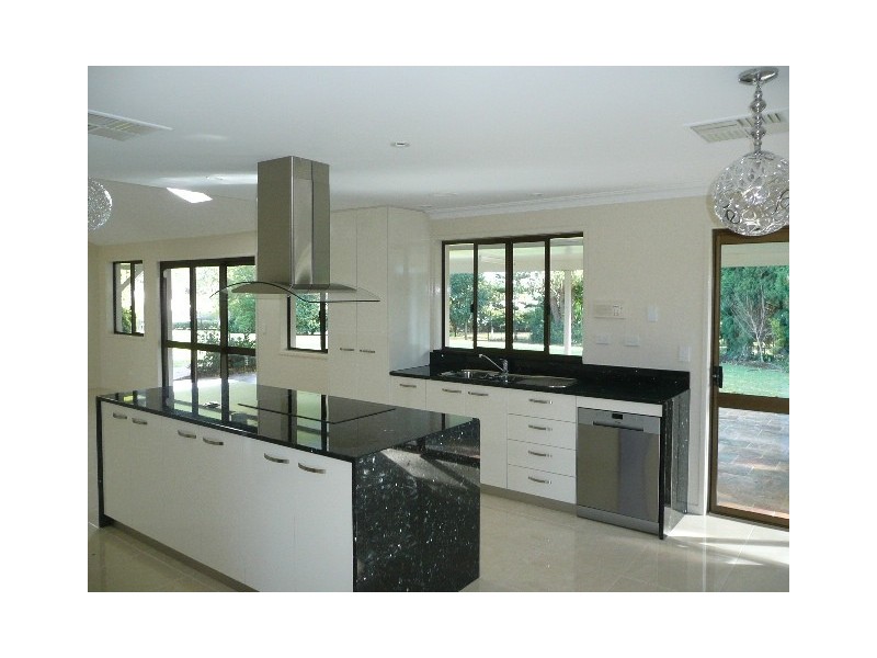 7 Golf Course Drive, Middle Ridge QLD 4350