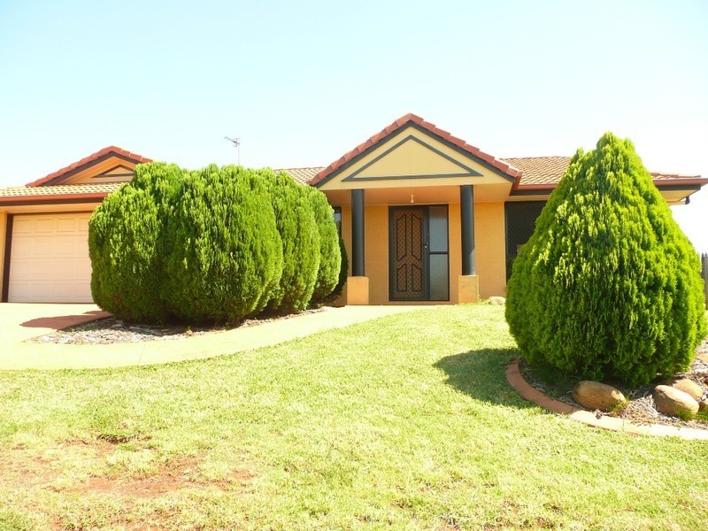 12 Goodman Court, Middle Ridge QLD 4350