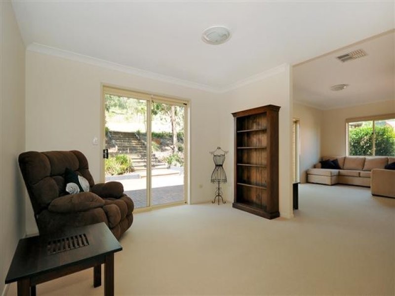 8 Lanbar Court, Glenvale QLD 4350