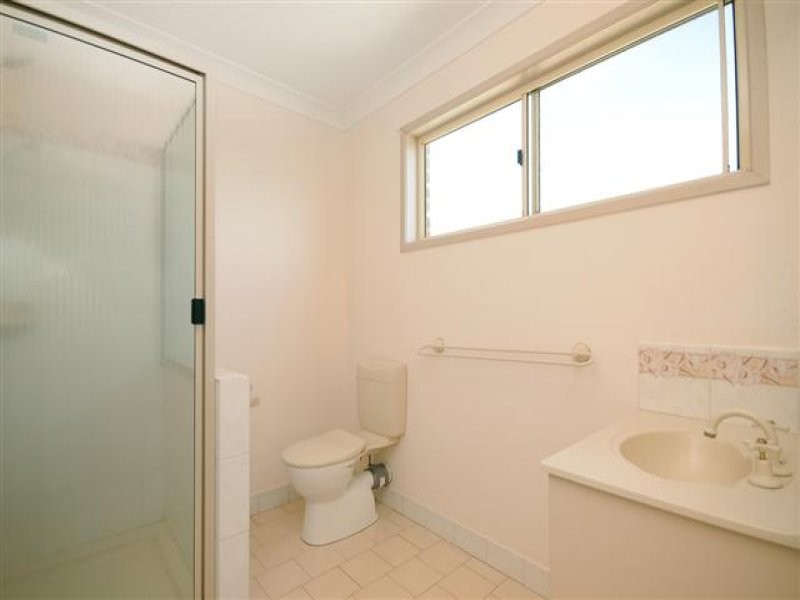 8 Lanbar Court, Glenvale QLD 4350